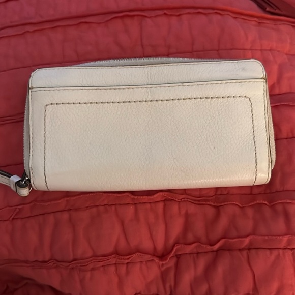 Coach Cream Leather Wallet with Zipper Closure - Picture 2 of 8
